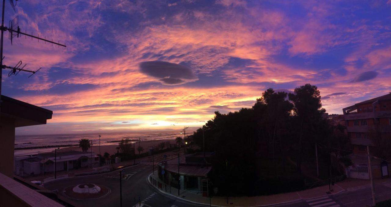 Montesilvano MarinaSunrise Beach House - Sea Viewアパートメント エクステリア 写真