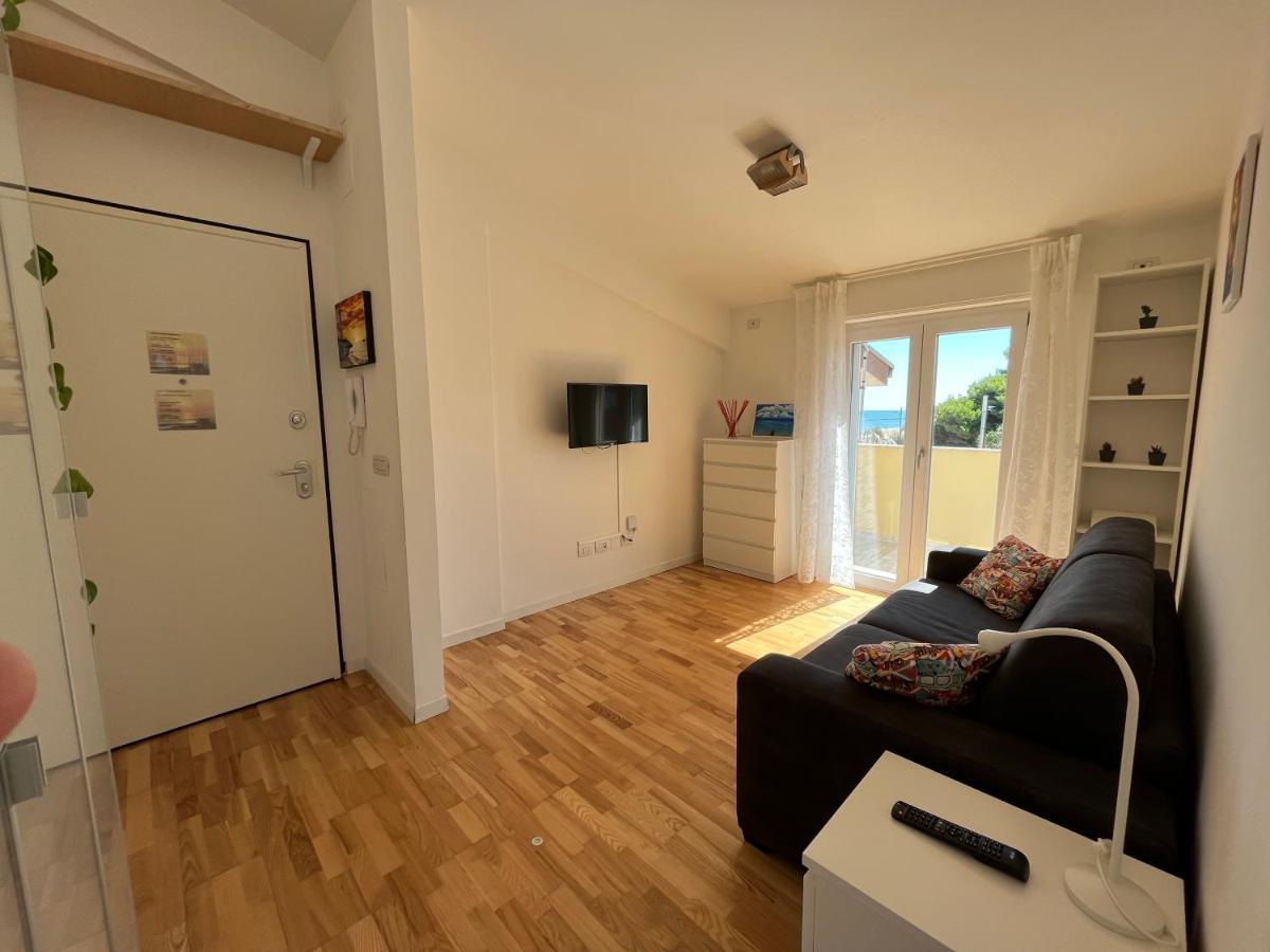 Montesilvano MarinaSunrise Beach House - Sea Viewアパートメント エクステリア 写真